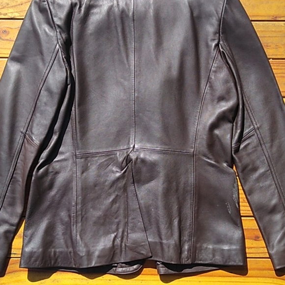 A brown leather jacket - Picture 2 of 3